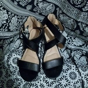 Dexflex Black Strappy Sandals